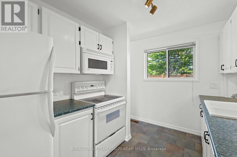 28492501/7-elterwater-avenue/crystal-beach/ottawa/ontario/K2H5J1_12