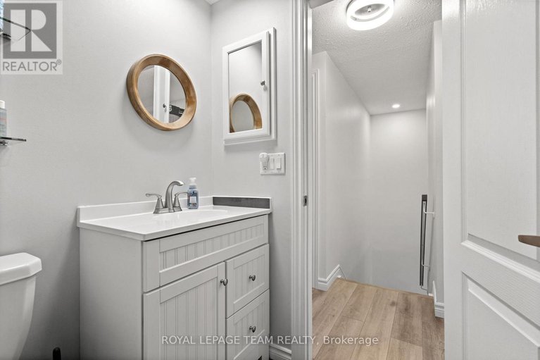 28902935/1578-cheevers-crescent/fallingbrookpineridge/ottawa/ontario/K4A2J8_19
