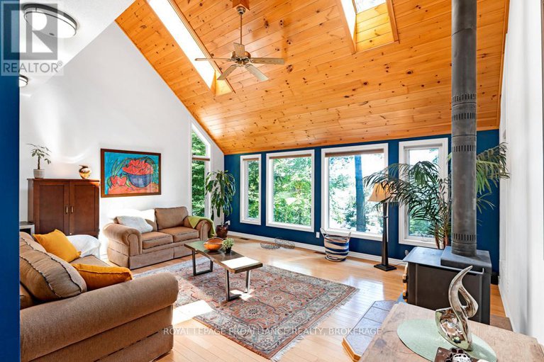 28457440/399-hardwood-ridge/lanark-highlands-dalhousie-twp/lanark-highlands/ontario/K0G1K0_21