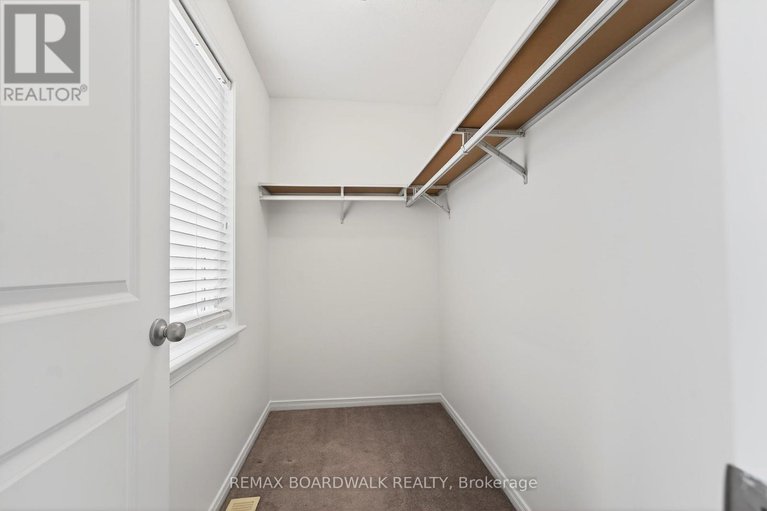 29438320/716-oakglade-avenue/emerald-meadowstrailwest/ottawa/ontario/K2M0B3_24