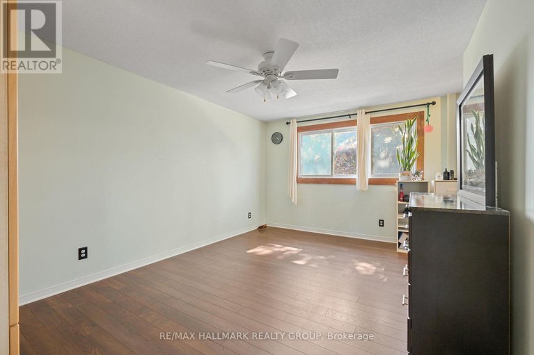 28678451/1089-barwell-avenue/fairfield-heights/ottawa/ontario/K2B8H4_22