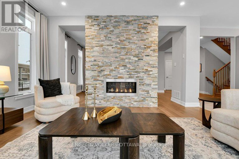 29357052/134-winterhaven-drive/mer-bleuebradley-estatesanderson-park/ottawa/ontario/K1W0H4_12