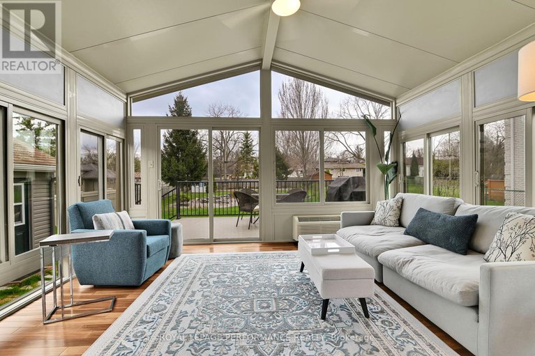 28237794/328-pleasant-park-road/alta-vistafaircrest-heights/ottawa/ontario/K1H5M8_11