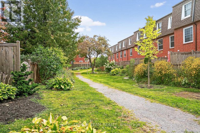28827776/9-moorside-private/carleton-heights/ottawa/ontario/K2C3P4_31