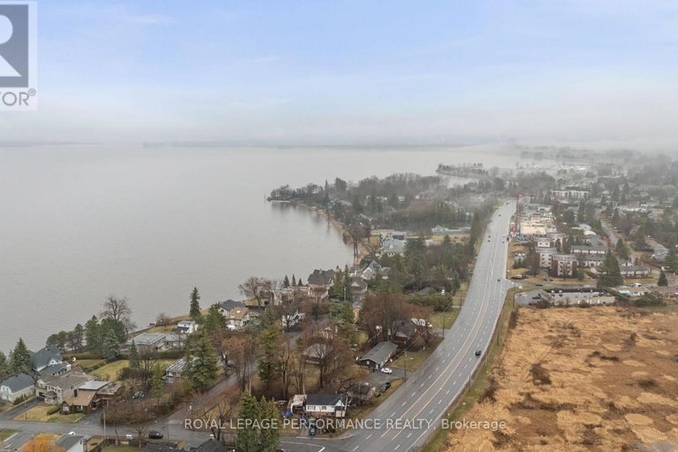 29614137/28-myrle-avenue/crystal-bayrocky-point/ottawa/ontario/K2H8E6_12