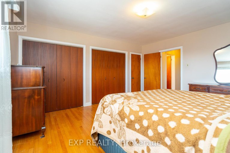 29054391/1008-riddell-avenue-s/mckellar-heightsglabar-park/ottawa/ontario/K2C2J5_14