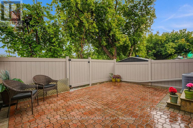 28710686/22-550-straby-avenue/overbrookcastle-heights/ottawa/ontario/K1K1H1_40