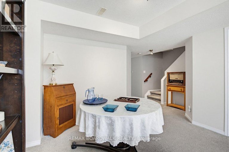 29645634/10-valemont-street/barrhaven-east/ottawa/ontario/K2G6Y1_39