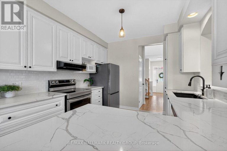 29352241/1952-schroeder-crescent/springridgeeast-village/ottawa/ontario/K4A4P7_26