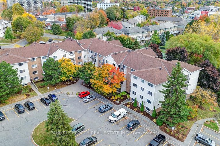 29018014/214-260-brittany-drive/viscount-alexander-park/ottawa/ontario/K1K4M2_1