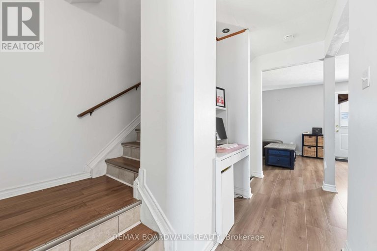 29576237/1707-meadowbrook-road/pineview/ottawa/ontario/K1B4W6_3