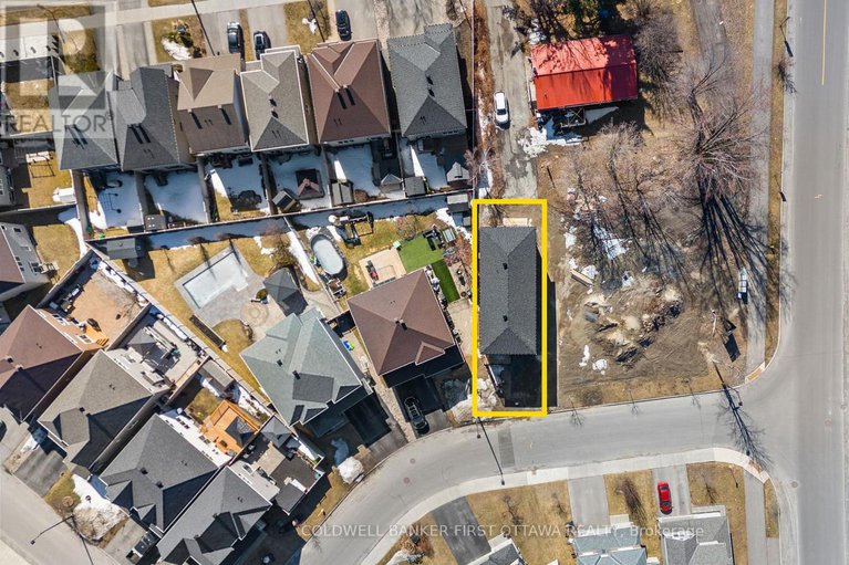 28450244/279-enclave-walk/mer-bleuebradley-estatesanderson-park/ottawa/ontario/K1W0J5_47
