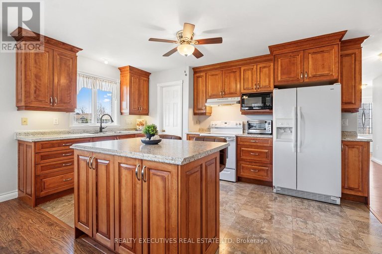 29681250/29-christie-lane/winchester/north-dundas/ontario/K0C2K0_9