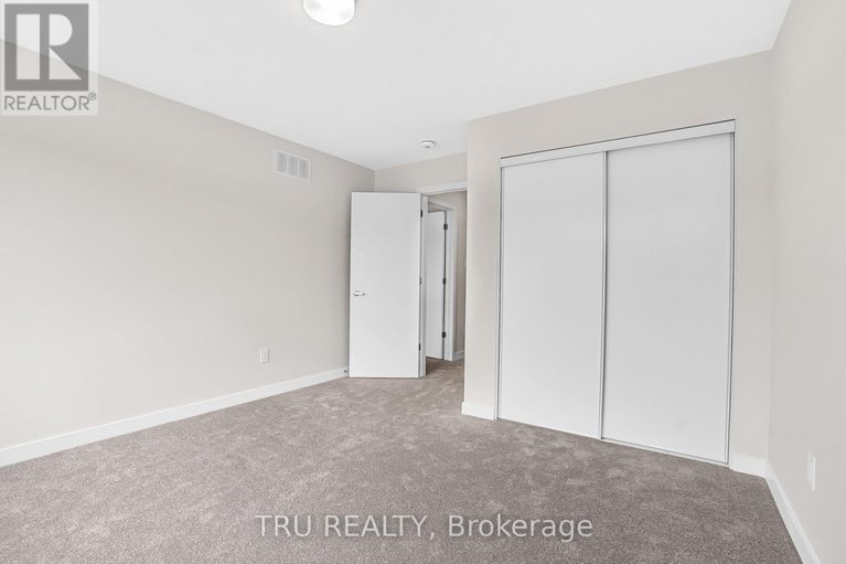 28405876/517-oldenburg-avenue/btwn-franktown-rd-fallowfield-rd/ottawa/ontario/K0A2Z0_22