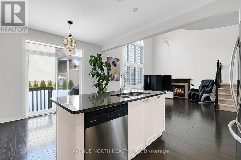 28540961/429-dovehaven-street/mer-bleuebradley-estatesanderson-park/ottawa/ontario/K1W0H2_18