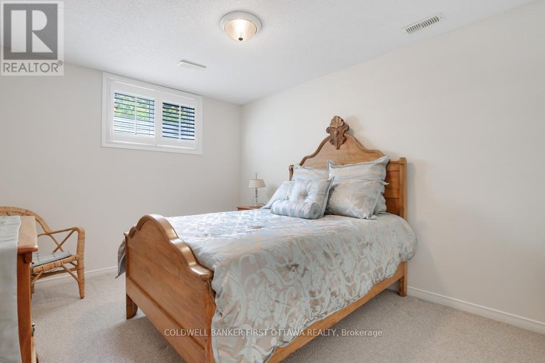 28678446/10-ladybirds-crescent/stittsville-north/ottawa/ontario/K2S1Z6_33