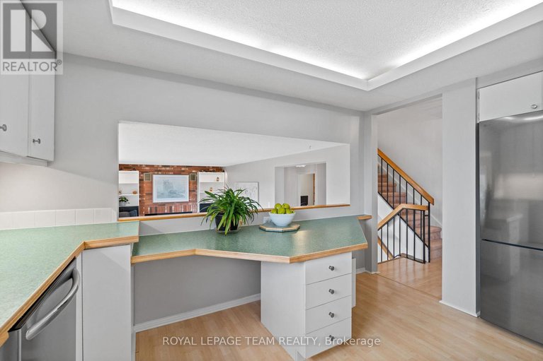 29124358/92-burnetts-grove-circle/pheasant-run/ottawa/ontario/K2J1N7_13