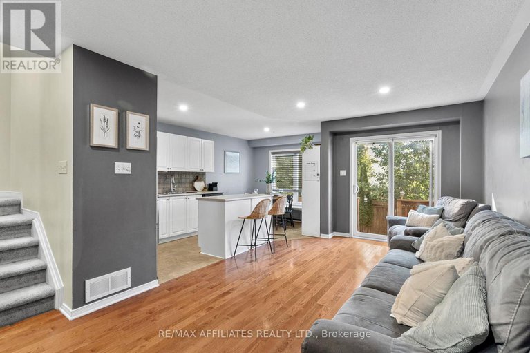 28876725/215-catamount-court/emerald-meadowstrailwest/ottawa/ontario/K2M0A8_7