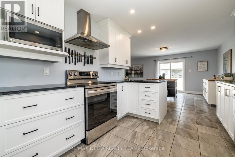 28421182/223-station-trail/village-of-russell/russell/ontario/K4R0C9_6