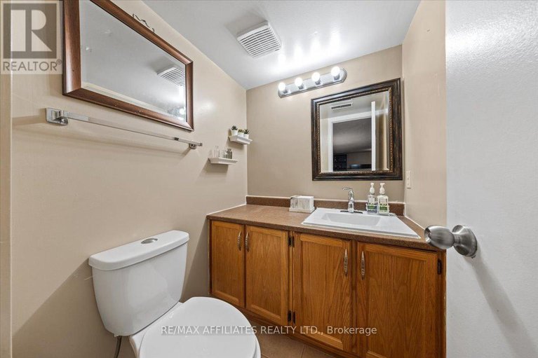 28458196/300-sylvie-terrace/bilberry-creekqueenswood-heights/ottawa/ontario/K1E3M2_29