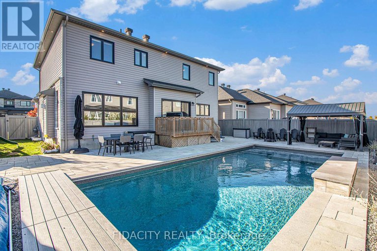 29144695/649-misty-street/village-of-russell/russell/ontario/K4R0E7_2