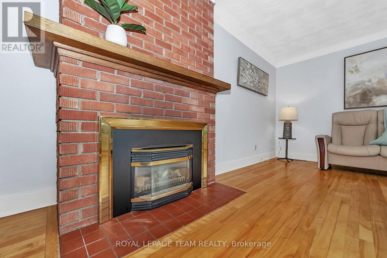28812446/2099-balharrie-avenue-s/hawthorne-meadows/ottawa/ontario/K1G1G4_5