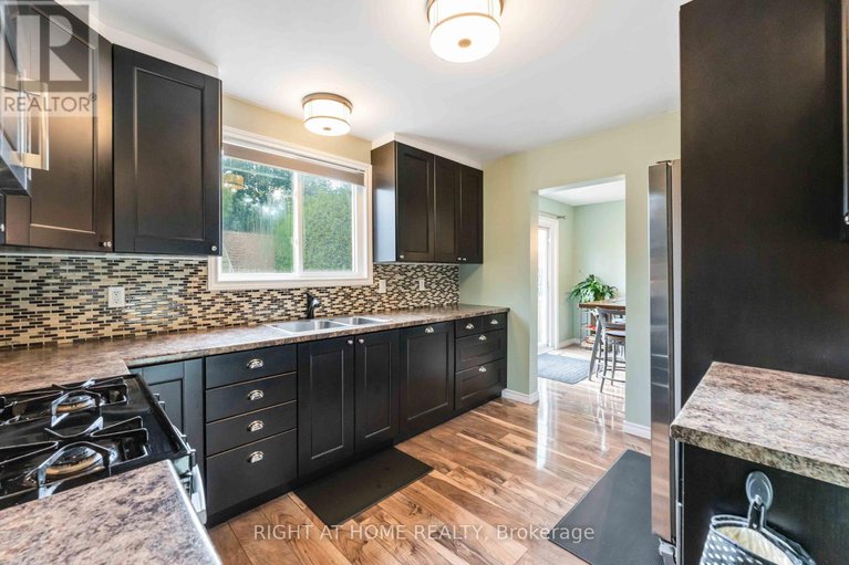 28817955/8-stable-way/bridlewood/ottawa/ontario/K2M1A6_10