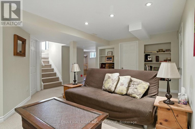 28649205/487-wolffdale-crescent/overbrookcastle-heights/ottawa/ontario/K1K1N6_25