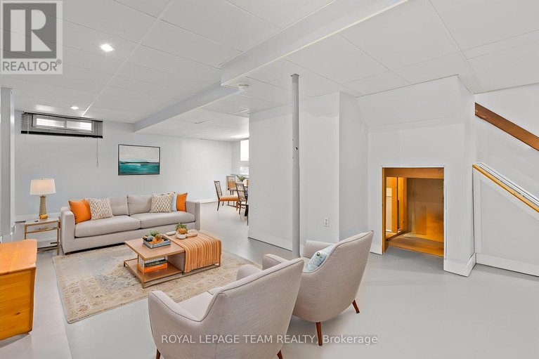 29585057/6356-mary-jane-crescent/chateauneuf/ottawa/ontario/K1C3C2_33