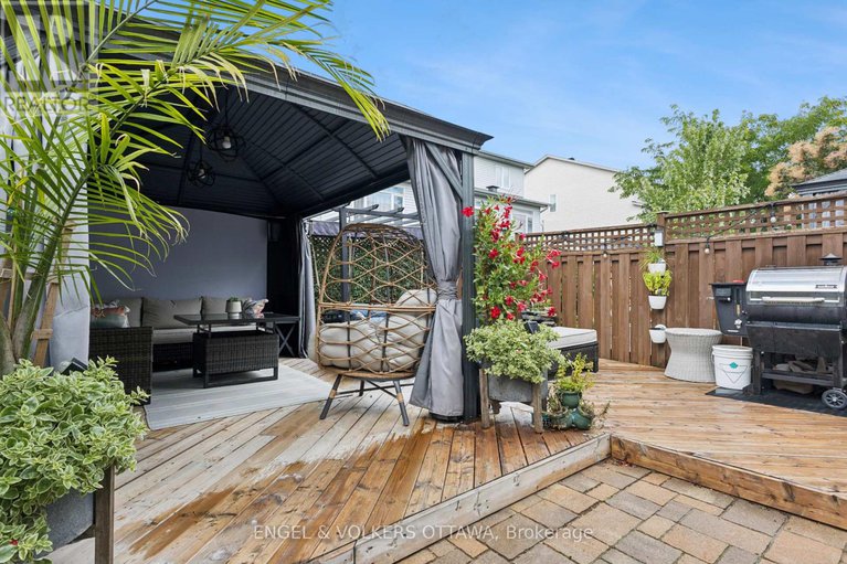 28783227/247-rolling-meadow-crescent/mer-bleuebradley-estatesanderson-park/ottawa/ontario/K1W0A8_42