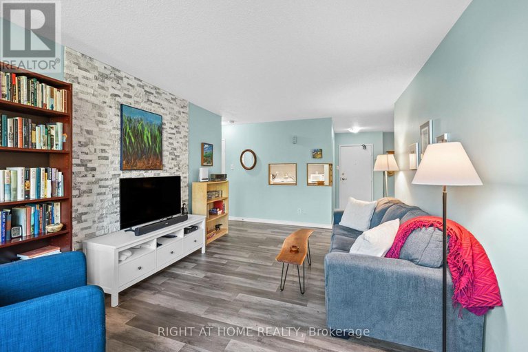 28881419/106-555-brittany-drive/viscount-alexander-park/ottawa/ontario/K1K4C5_18