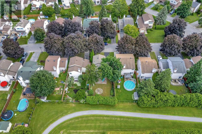 28643717/433-duvernay-drive/queenswood-heights-south/ottawa/ontario/K1E2N7_31