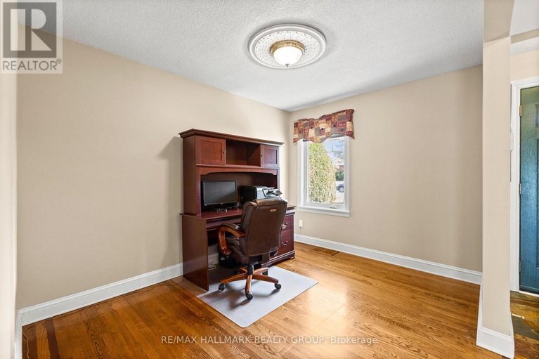 29013157/18-kerry-crescent/city-viewskylinefisher-heightsparkwood-hills/ottawa/ontario/K2E5V6_8