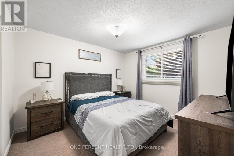 28829146/16-shouldice-crescent/glencairnhazeldean/ottawa/ontario/K2L1M9_14