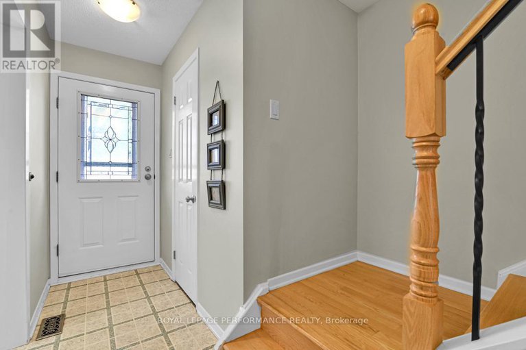 28836976/6252-paddler-way/hiawatha-parkconvent-glen/ottawa/ontario/K1C2E7_2