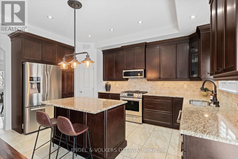 29512841/407-landswood-way/stittsville-south/ottawa/ontario/K2S0A3_7