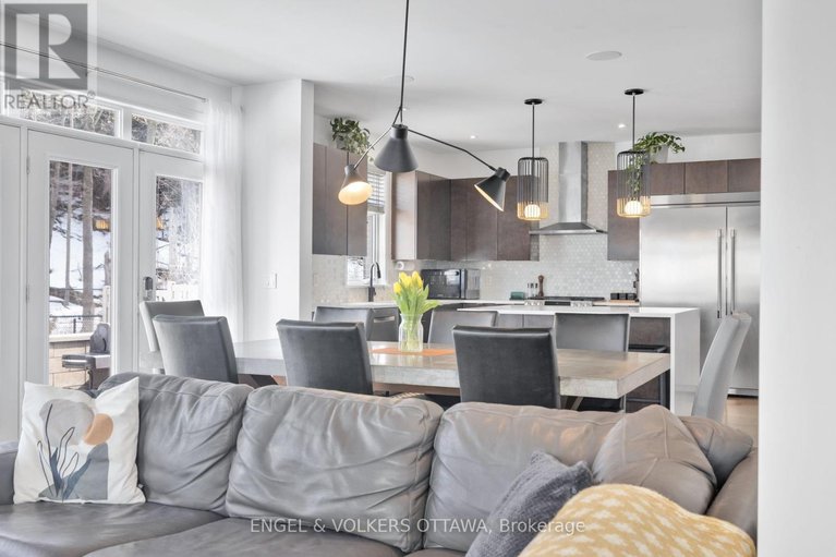 29464568/157-avro-circle/cfb-rockcliffe-and-area/ottawa/ontario/K1K4K7_9