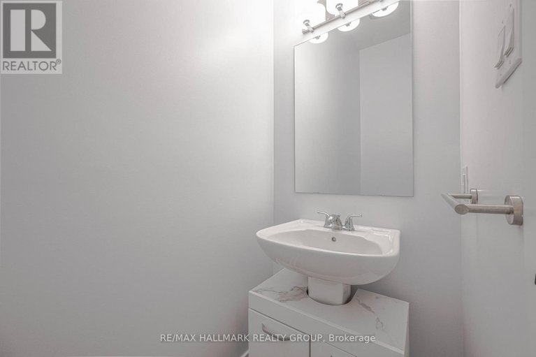 28470384/6357-perth-street/btwn-franktown-rd-fallowfield-rd/ottawa/ontario/K0A2Z0_7