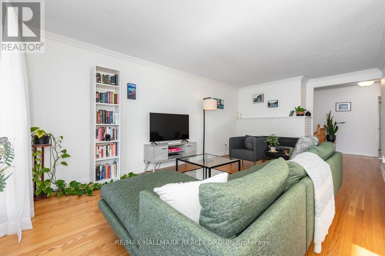 29585556/20-mulvagh-avenue/borden-farmstewart-farmcarleton-heightsparkwood-hills/ottawa/ontario/K2E6M6_9