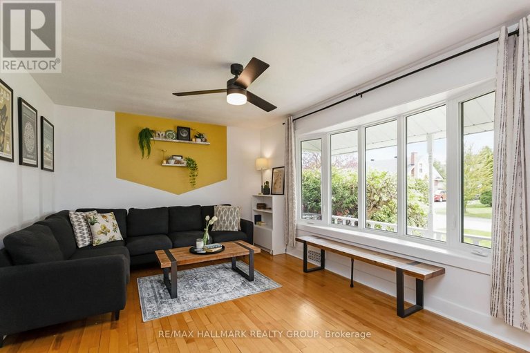 29518318/1225-foxbar-avenue/ellwood/ottawa/ontario/K1V6V4_8