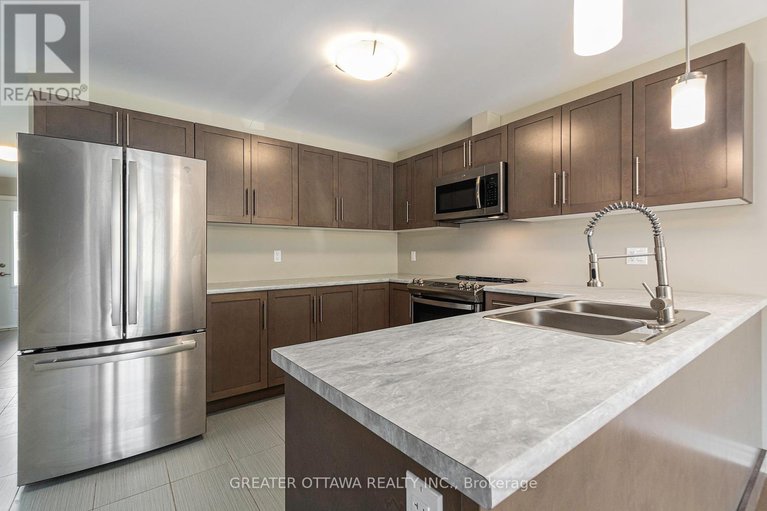 28597468/18-morgan-clouthier-way/arnprior/arnprior/ontario/K7S0K1_3