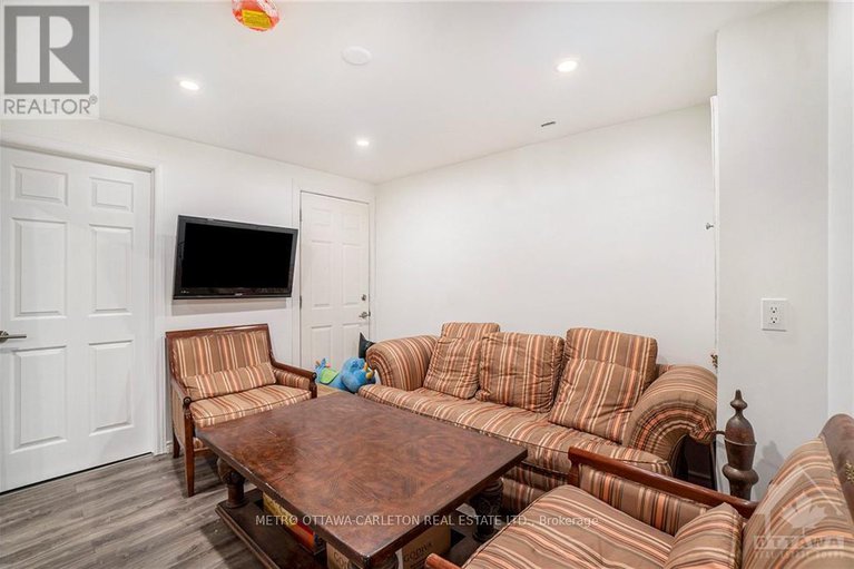 28929561/41-red-maple-crescent/blackburn-hamlet/ottawa/ontario/K1B4E2_21
