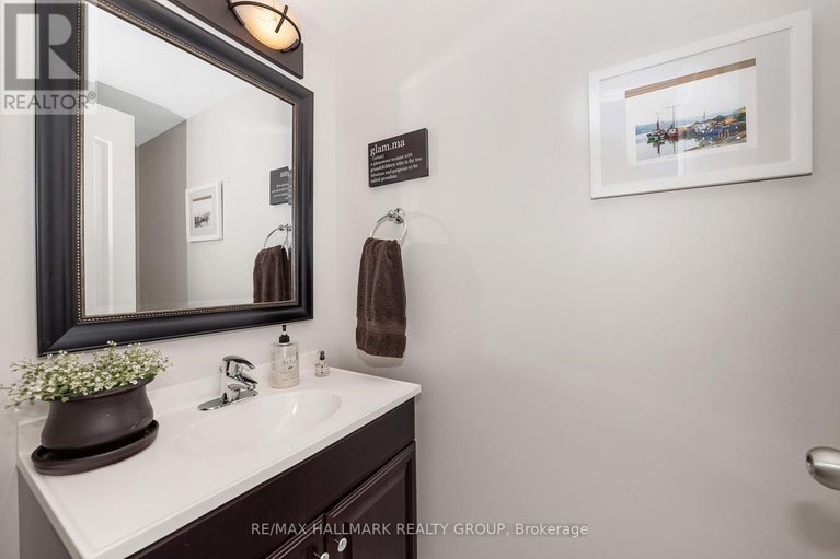 29624952/1850-thornecrest-street/chapel-hill/ottawa/ontario/K1C6K8_22