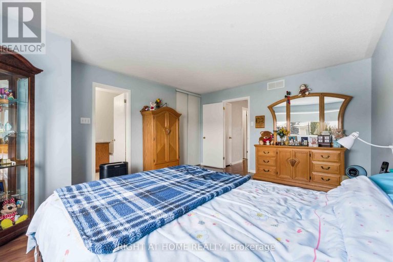 29392992/6254-sablewood-place/chapel-hill/ottawa/ontario/K1C7M5_17