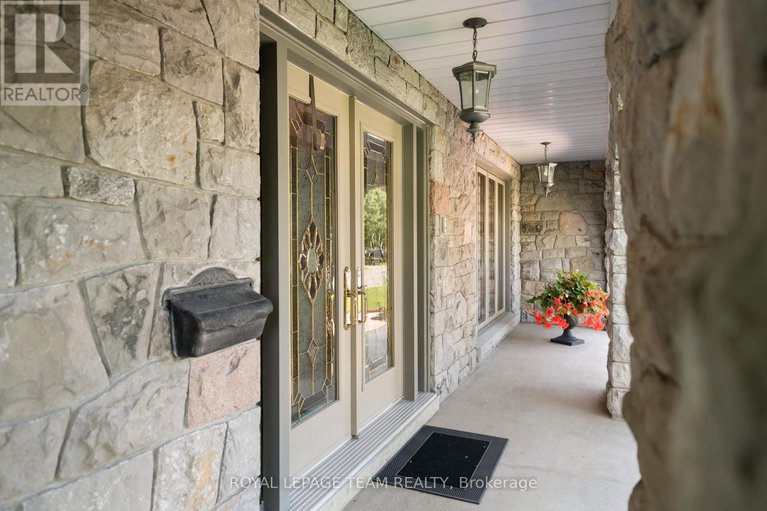 28150557/10-nancy-avenue/sheahan-estatestrend-village/ottawa/ontario/K2H8L4_5