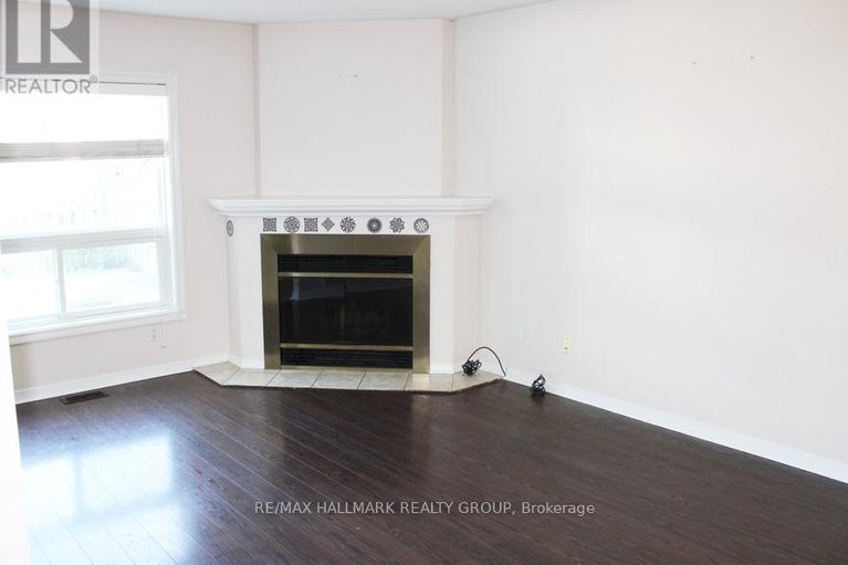 28470915/47-emerald-meadows-drive/emerald-meadowstrailwest/ottawa/ontario/K2M2L5_16