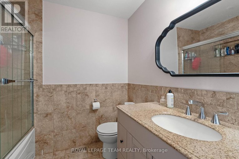 28879068/35-ivylea-street/craig-henrywoodvale/ottawa/ontario/K2G4X1_26