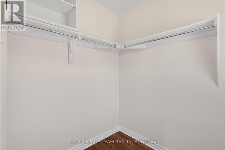 28943826/743-vennecy-terrace/orleans-village/ottawa/ontario/K1W0M8_32