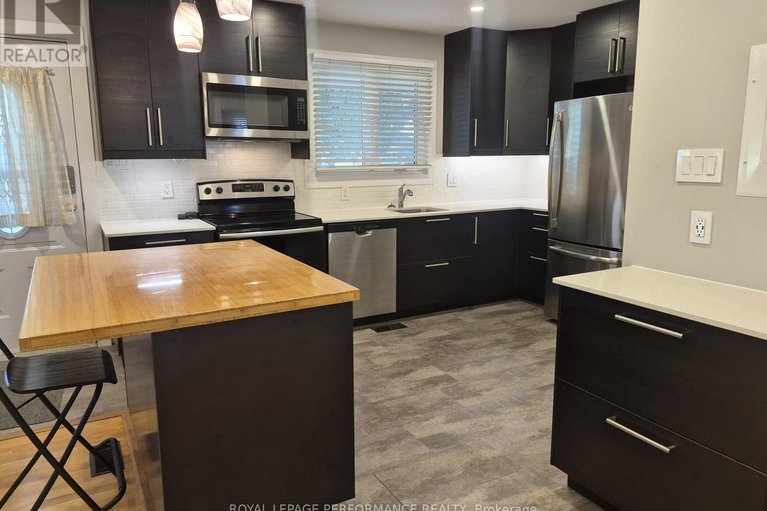 29035892/2529-roman-avenue/queensway-terrace-north/ottawa/ontario/K2B7X8_10