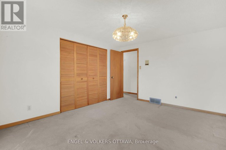 29262482/5361-hilltop-drive/manotick-long-island-nicholls-island/ottawa/ontario/K4M1G4_29